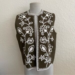 Primark Olive Green White Embroidered Vest Cotton M Floral Folk Boho Earthy